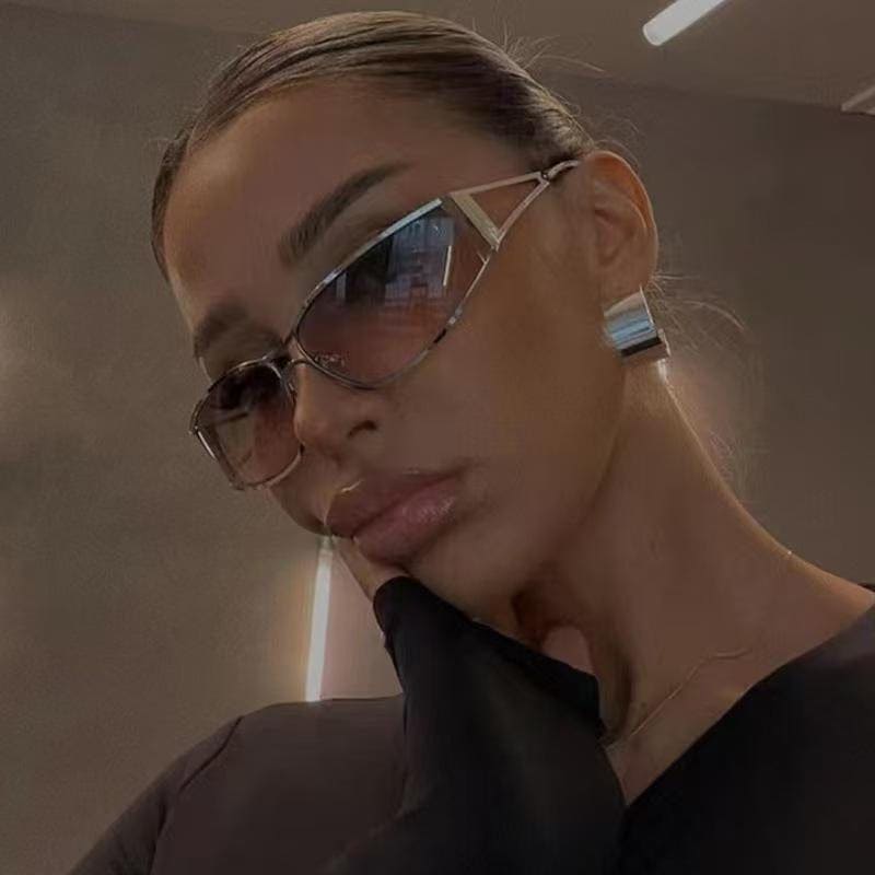 Oversized tinted sunglasses – view 4