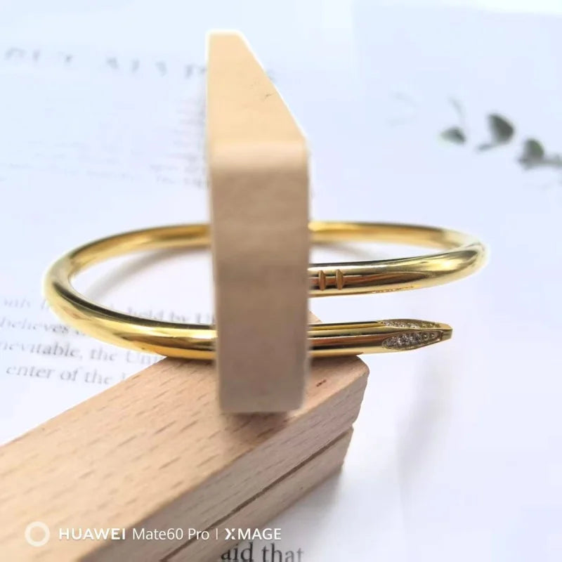 European and American Fashion Hypoallergenic Stainless Steel Couple Jewelry Personalized Light Luxury Nail Bracelet