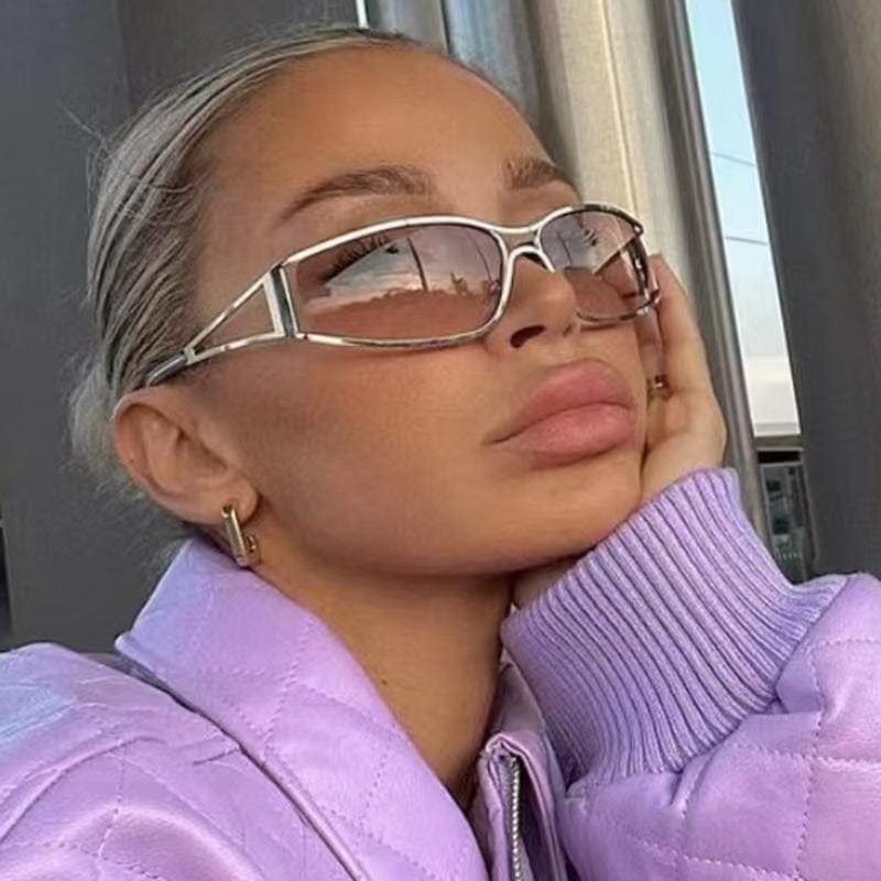 Oversized tinted sunglasses – view 3